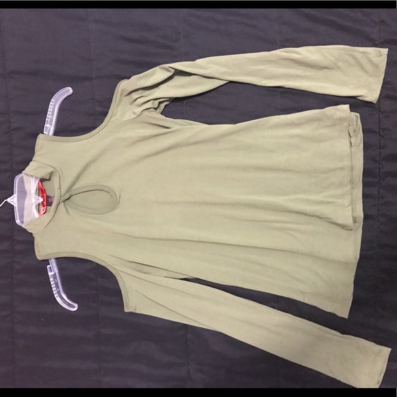 Bundle of 3 cold shoulder tops - Picture 2 of 8